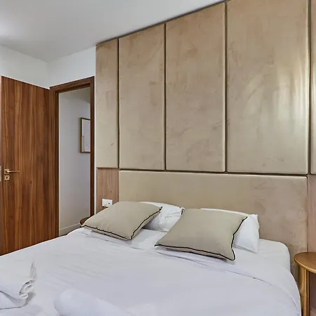 Superb Center Of By Prestige * Paris